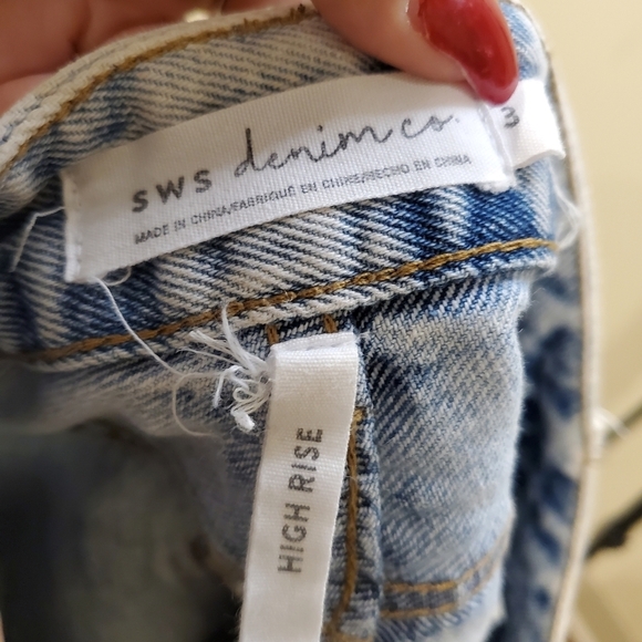 SWS Denim Co. High Rise Distressed short size 3 - Picture 9 of 13